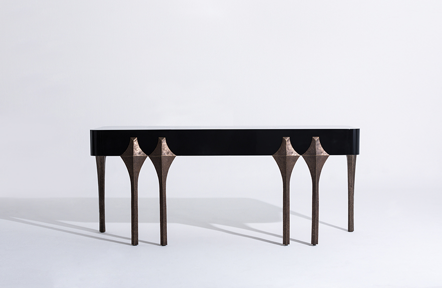 Oscar Desk in lacquer, horn and bronze