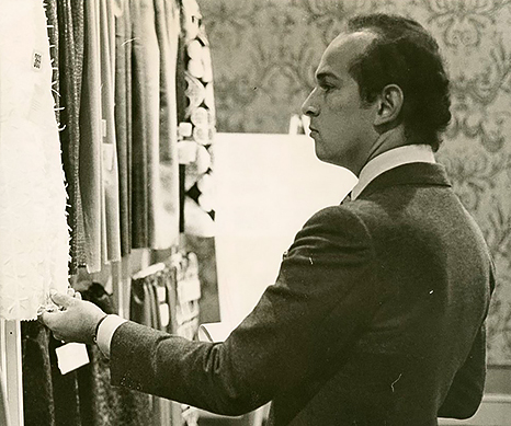 Oscar de la Renta choosing fabrics